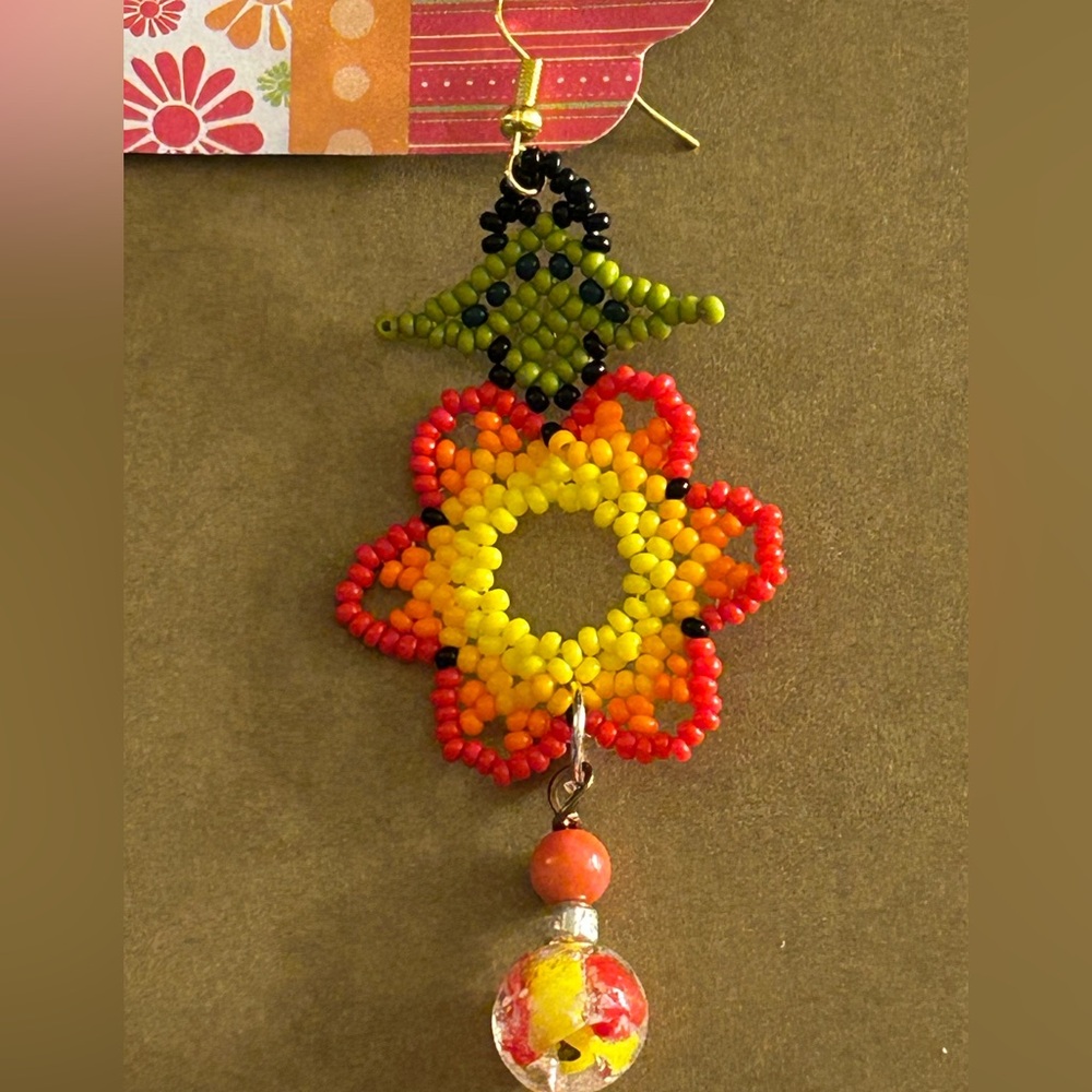 NWOT Earrings Huichol Sunflowers Mexican artistry art glass beads pierced drop - Picture 6 of 9